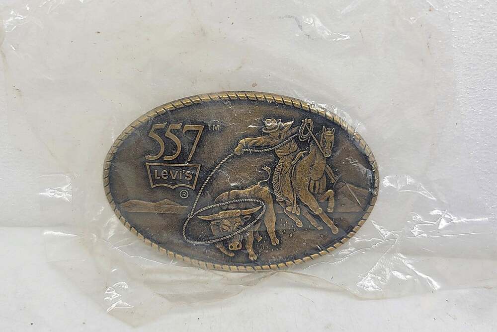 NEW Vintage 1970s *LEVI'S 557* Jeans Western Apparel Men's Belt Buckle NIP M3